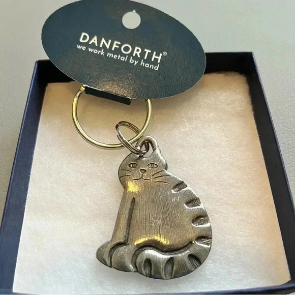 NWT AND BOX Danforth barn cat key chain - Picture 7 of 7